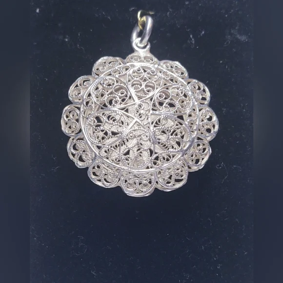 Vintage Sterling Silver Floral Filigree Locket Charm Pendant - Picture 5 of 6